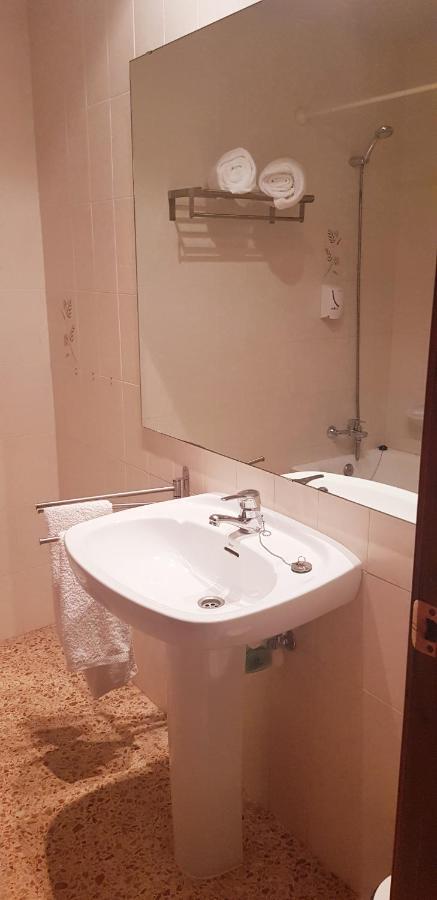 Hostal Braseria Tivissa Eksteriør billede