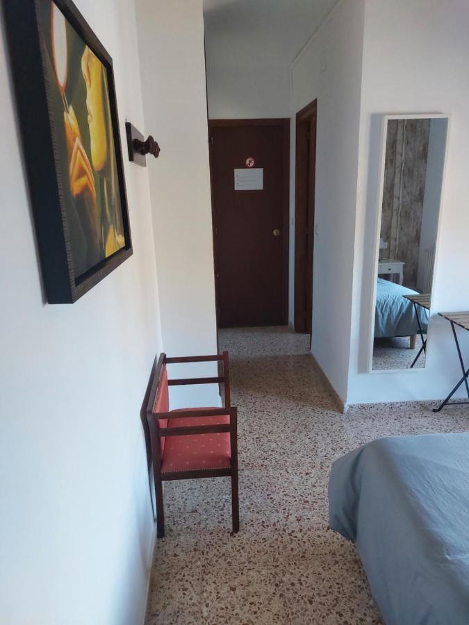 Hostal Braseria Tivissa Eksteriør billede